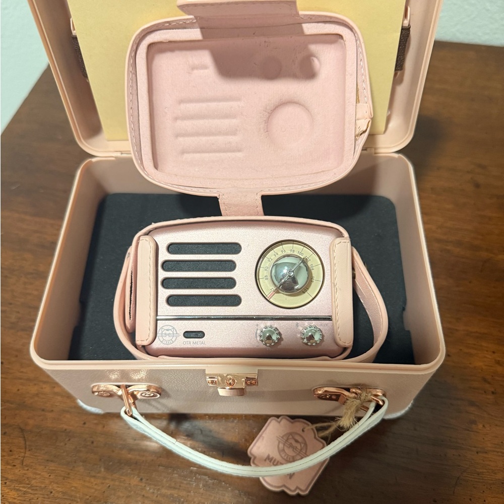 NWT Muzen Vintage Style Pink Portable Speaker
